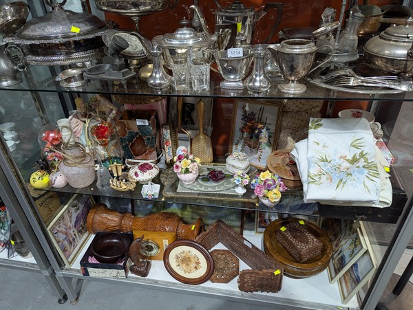 Lot 1715 - DECORATIVE HOMEWARE