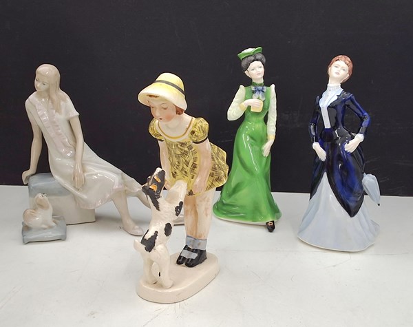 Lot 1558 - FIGURINES