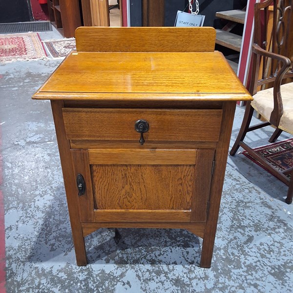 Lot 102 - SIDE CABINET