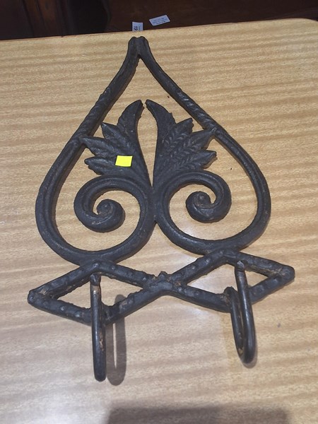 Lot 77 - COAT HOOKS