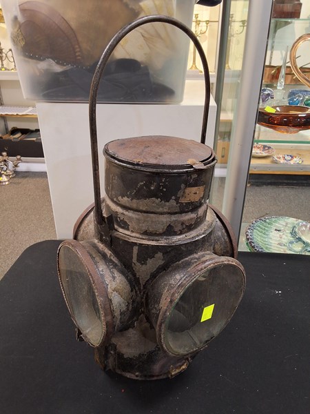 Lot 251 - RAIL LAMP