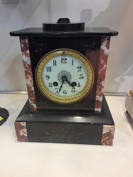 Lot 1569 - CLOCK