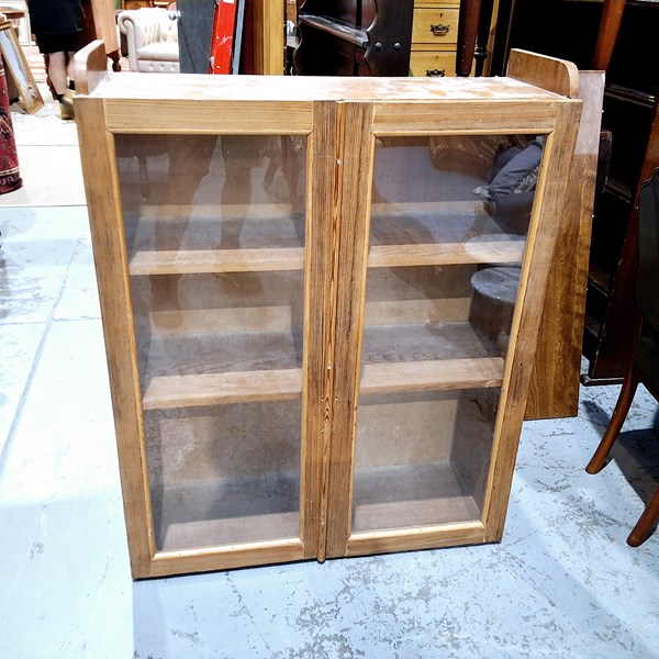 Lot 162 - DISPLAY CABINET