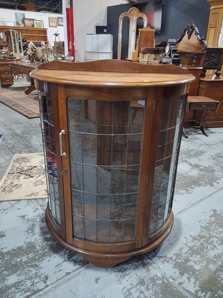 Lot 138 - DISPLAY CABINET