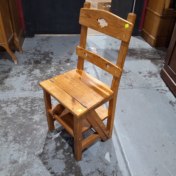 Lot 178 - LIBRARY CHAIR