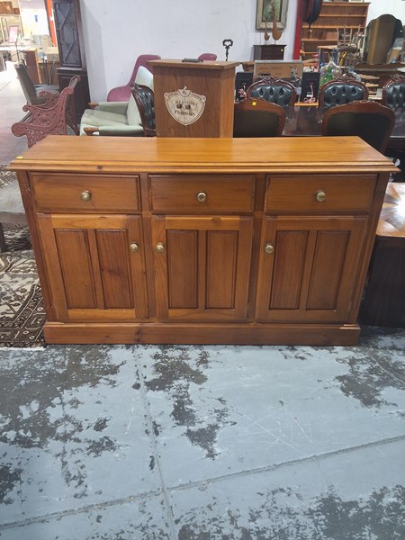 Lot 203 - SIDEBOARD