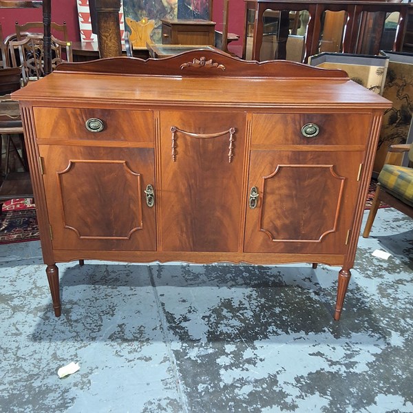 Lot 131 - SIDEBOARD BUFFET