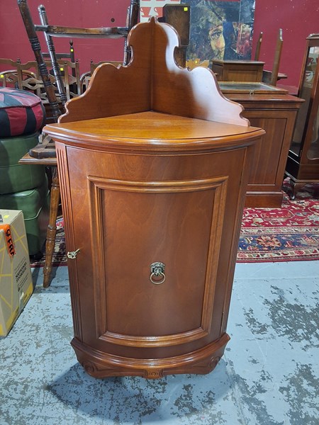 Lot 119 - CORNER CABINET