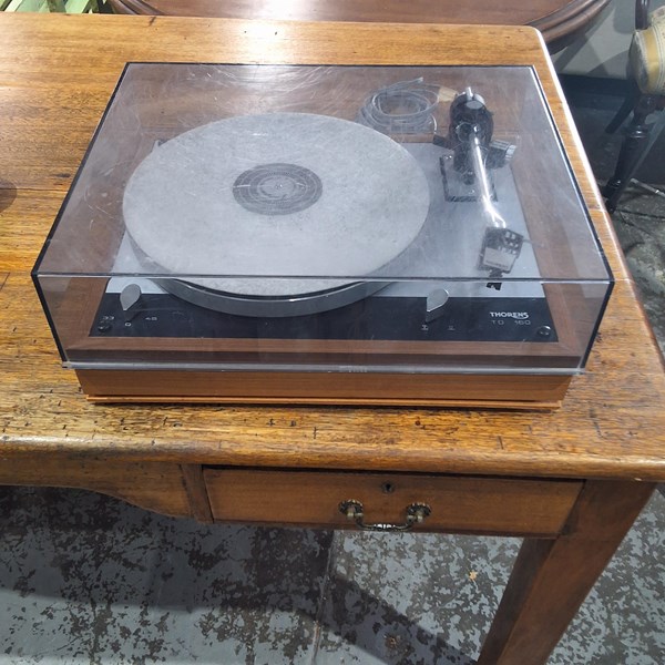 Lot 72 - TURNTABLE