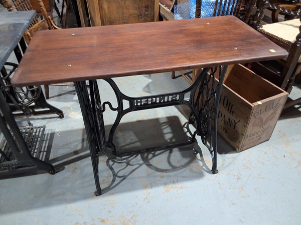 Lot 336 - TABLE