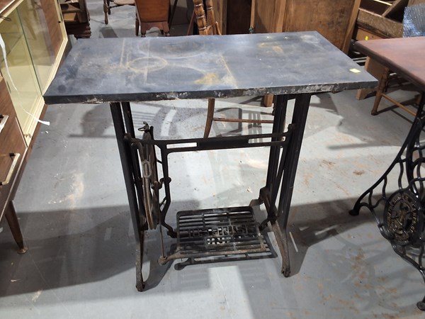 Lot 292 - TABLE