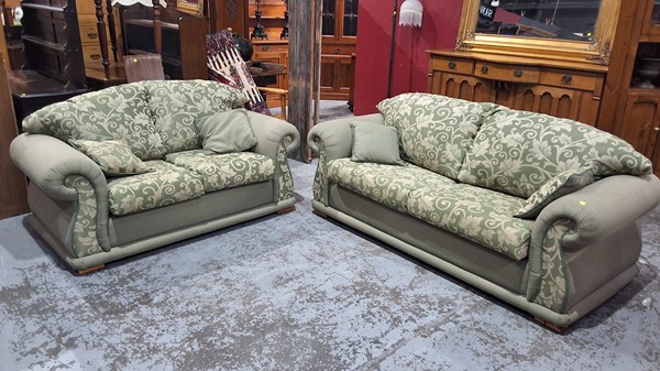 Lot 243 - COUCHES