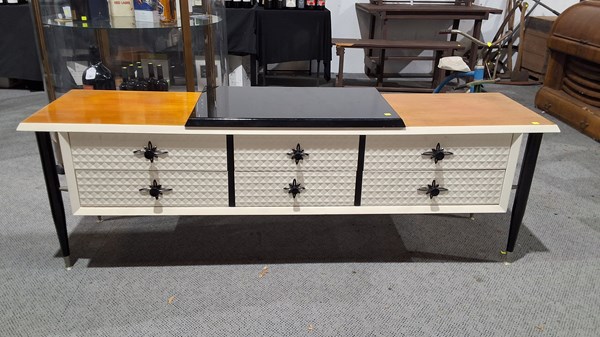 Lot 448 - RETRO ENTERTAINMENT CONSOLE