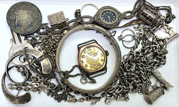 Lot 1595 - JEWELLERY