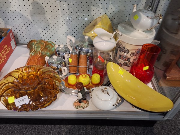 Lot 1356 - VINTAGE HOMEWARES