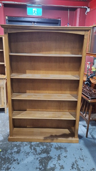 Lot 269 - BOOKSHELVES