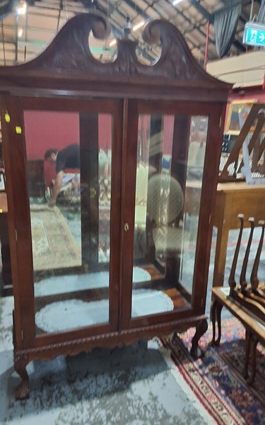 Lot 31 - CHINA CABINET