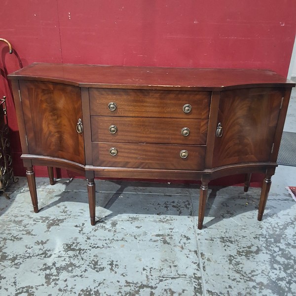 Lot 210 - SIDEBOARD