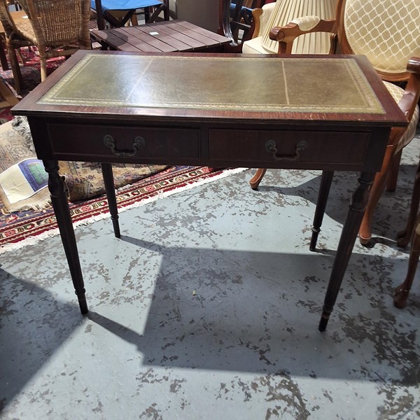 Lot 180 - DESK