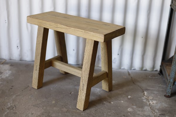 Lot 208 - STOOL