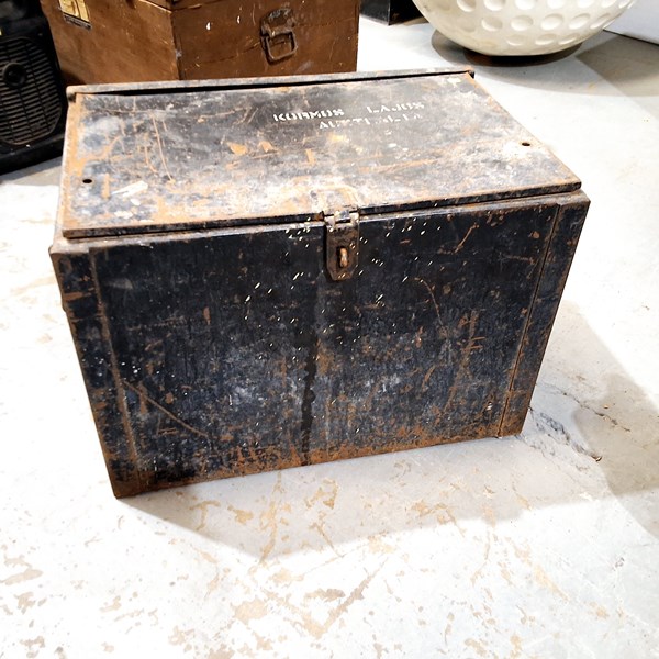 Lot 376 - TRUNK