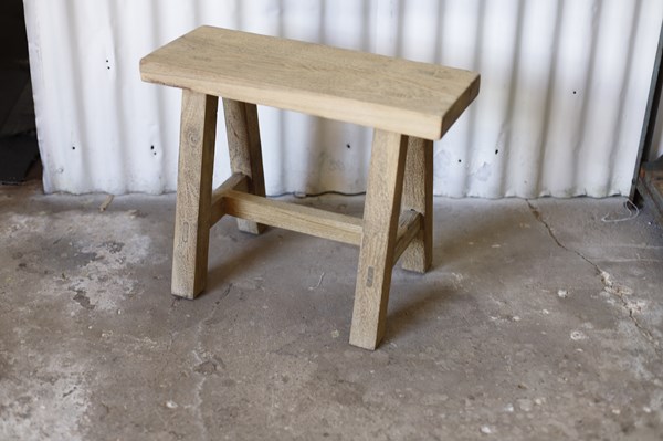 Lot 209 - STOOL