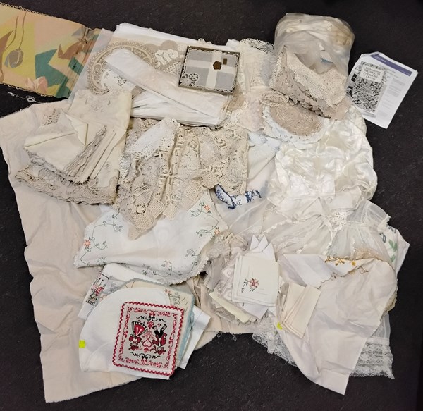 Lot 1583 - TABLE LINEN