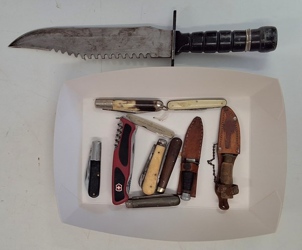 Lot 1210 - KNIVES