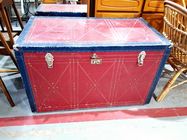 Lot 279 - TRAVEL TRUNK