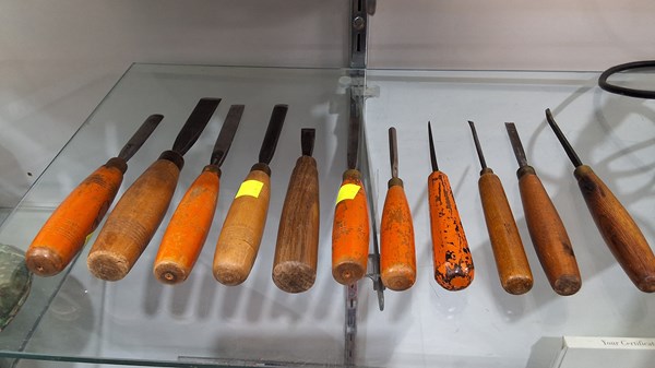 Lot 1700 - CHISELS