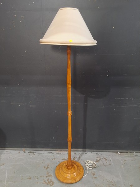 Lot 515 - STANDARD LAMP