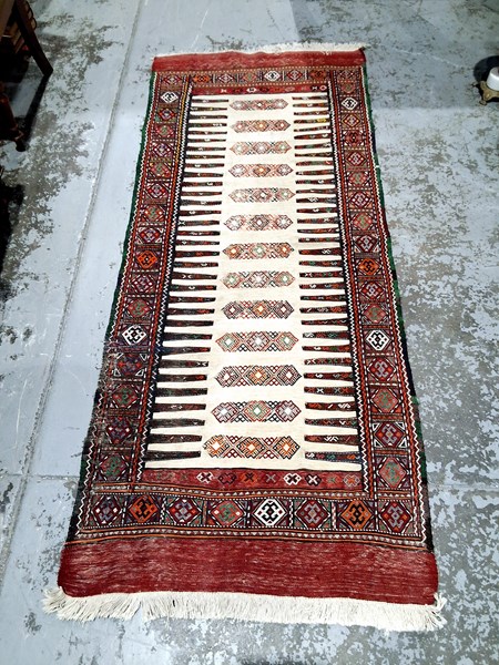 Lot 123 - RUG