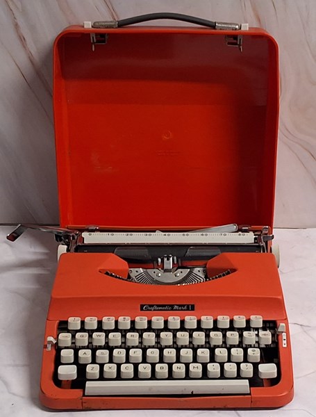 Lot 1655 - PORTABLE TYPEWRITER