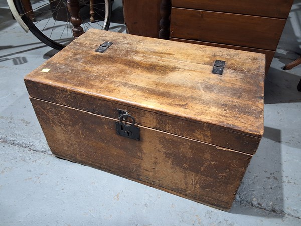 Lot 232 - TRUNK