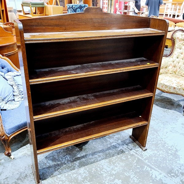 Lot 199 - BOOKSHELF