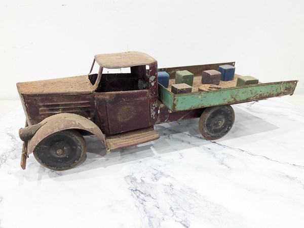 Lot 1685 - TIN TRUCK