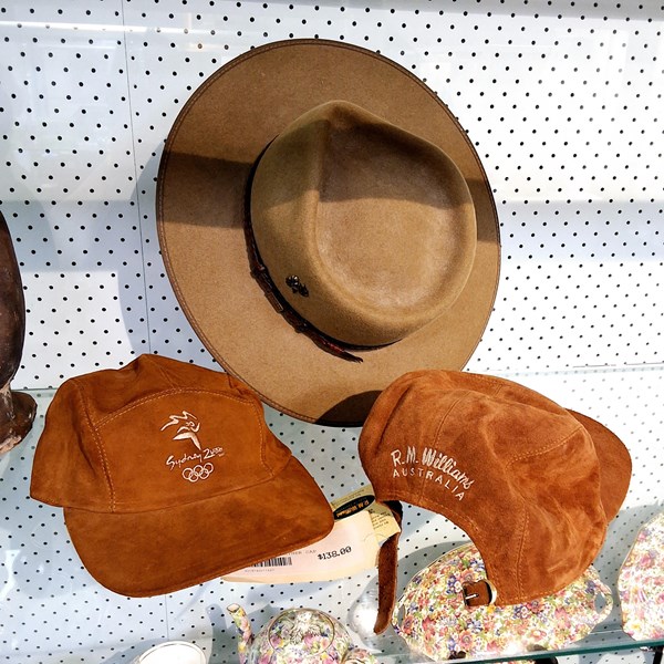 Lot 1545 - HATS