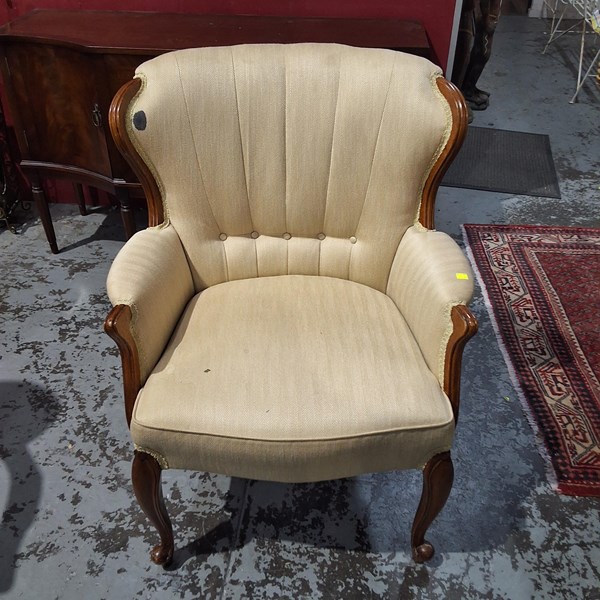 Lot 429 - ARM CHAIR