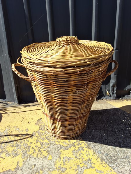 Lot 362 - LAUNDRY BASKET