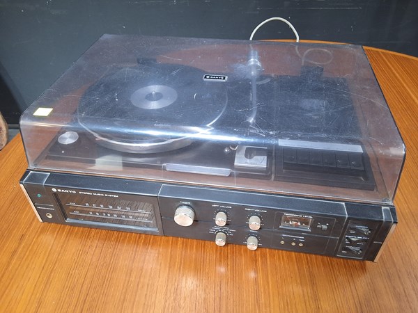 Lot 517 - SANYO STEREO