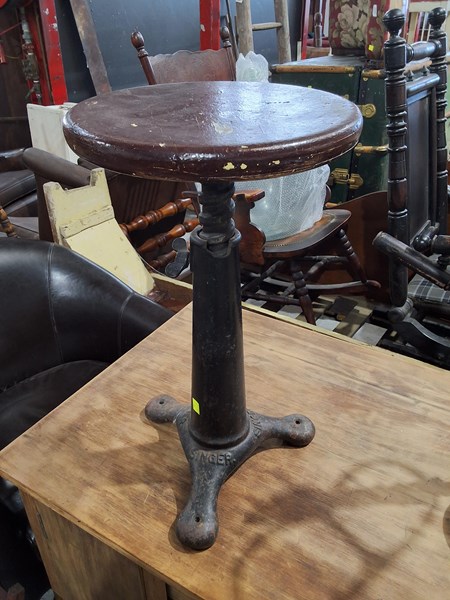 Lot 265 - STOOL