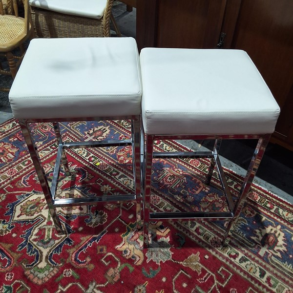 Lot 65 - STOOLS