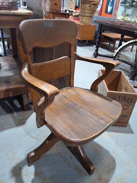 Lot 216 - OFFICE CHAIR