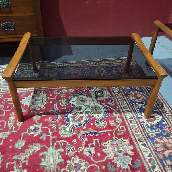 Lot 252 - COFFEE TABLE