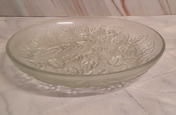 Lot 1385 - FROSTED GLASS DISH