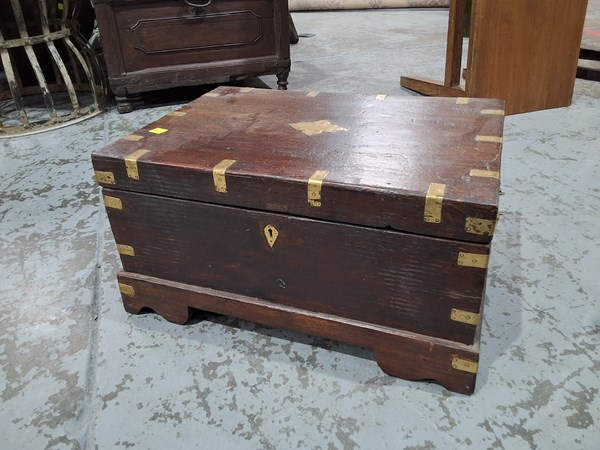 Lot 260 - TRAVELLERS BOX