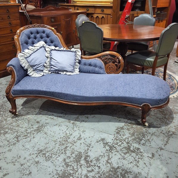 Lot 117 - CHAISE