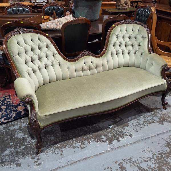 Lot 189 - SETTEE