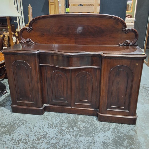 Lot 49 - SIDEBOARD