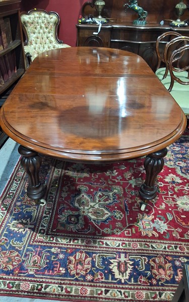 Lot 44 - DINING TABLE